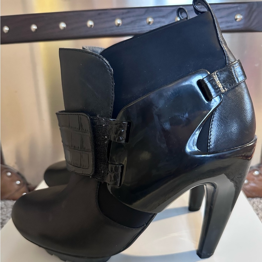 United Nude Glossy Black Heeled Boots